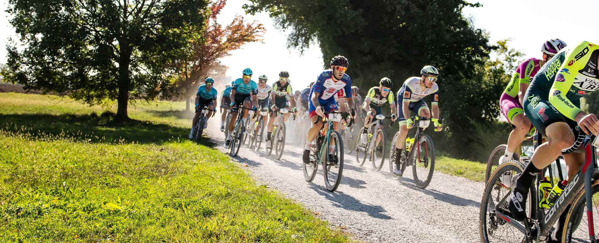 Ciclisti di Serenissima Gravel, corsa dell'evento Ride the dreamland