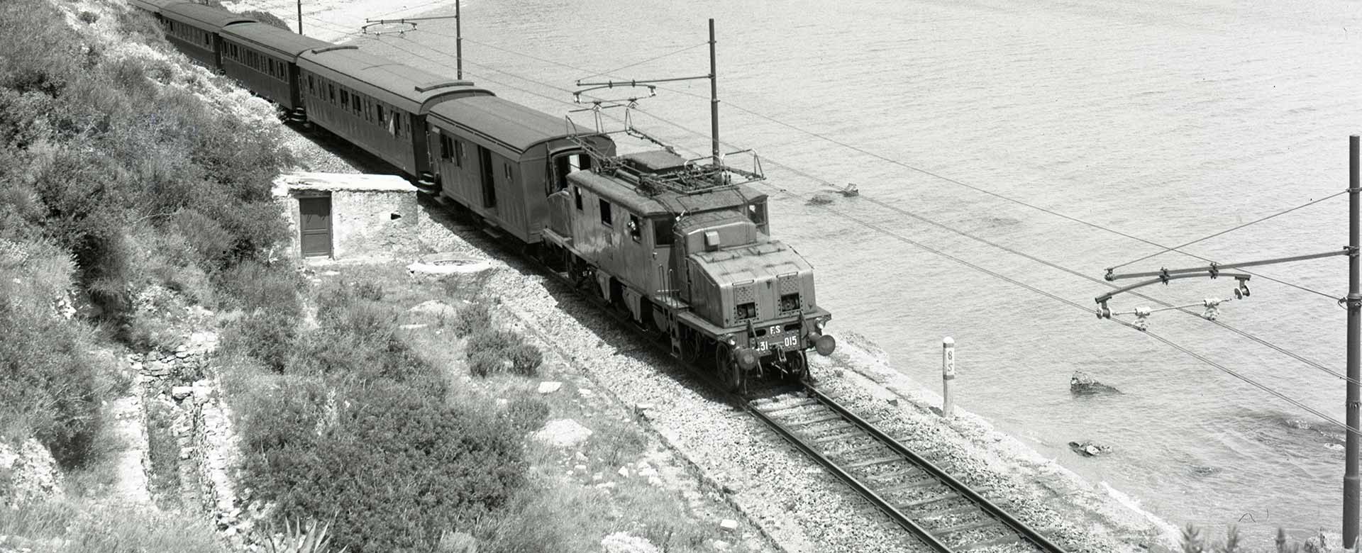 La locomotiva E.431 in una foto d'epoca ©Archivio Fondazione FS Italiane