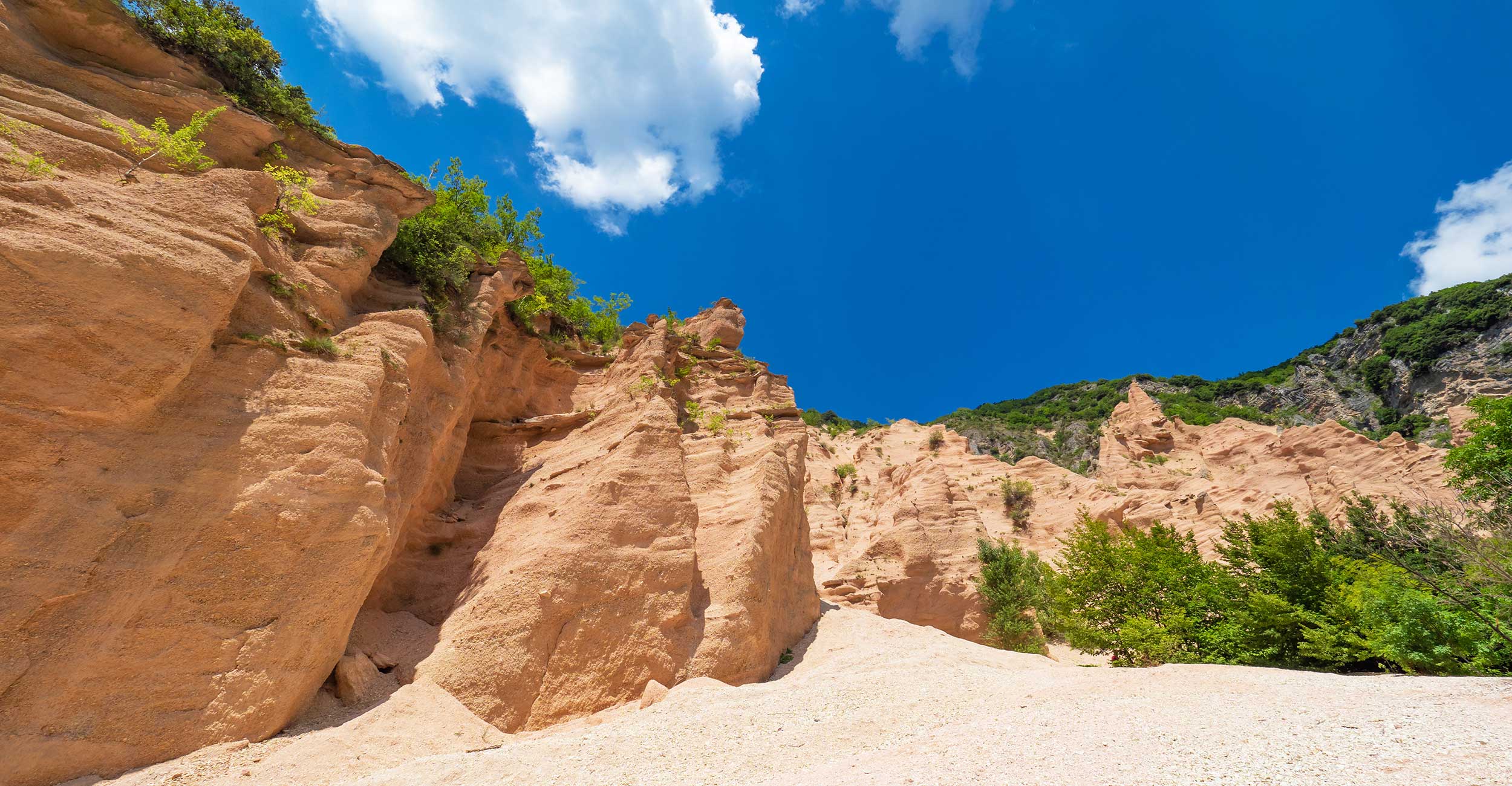 Nella foto sopra: le Lame Rosse dei Monti Sibillini