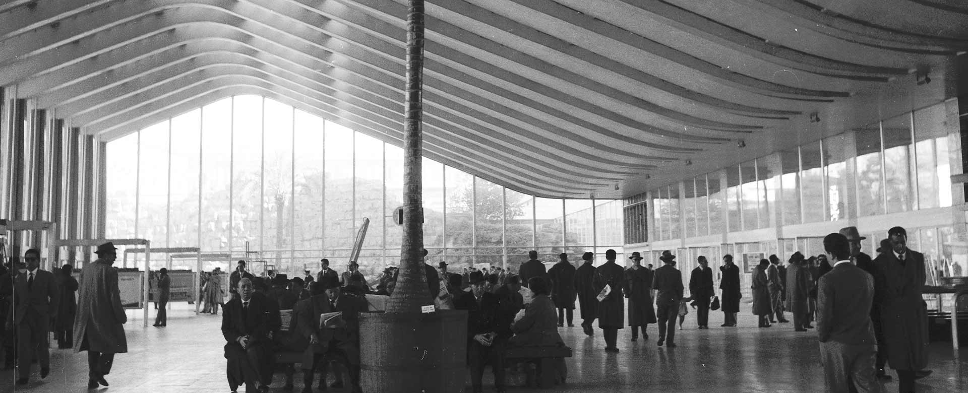 Immagine del 1959 dell'atrio della biglietteria di Roma Termini