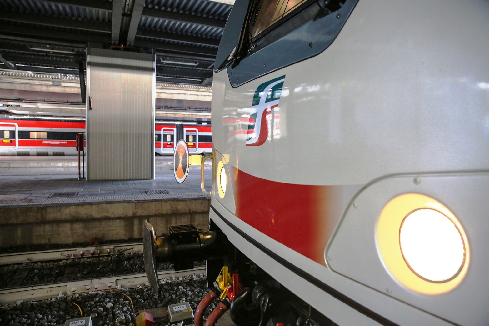 Intercity e Frecciarossa in stazione