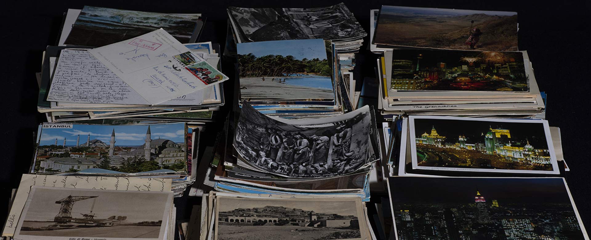 Cartoline di viaggio. Foto di Daniela Facchinato da Wallzine Il Viaggio