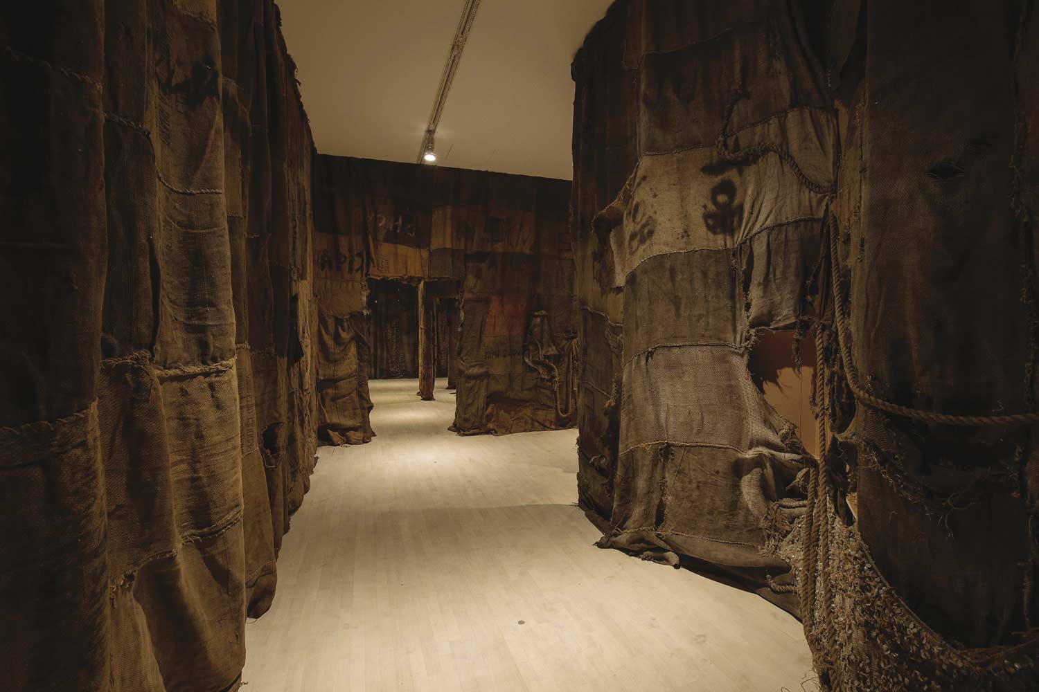 Fabio Mauri, Il Muro Occidentale o del Pianto (1993)