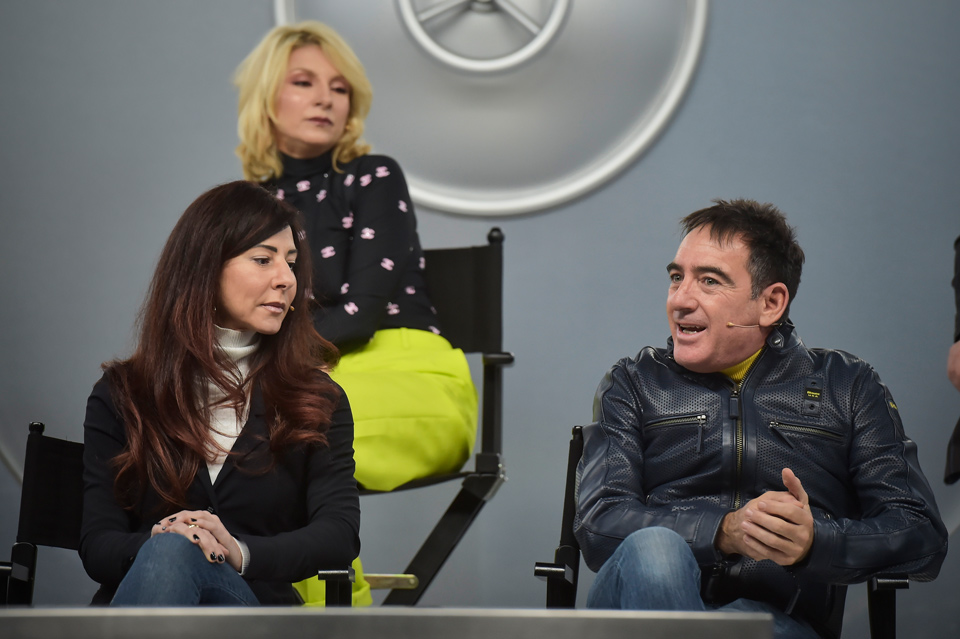 Gli sceneggiatori de La Casa di Carta Esther Martinez Lobato e Alex Pena. Alle loro spalle l'attrice Najwa Nimri Photo by Juan Naharro Gimenez/Getty Images for Netflix