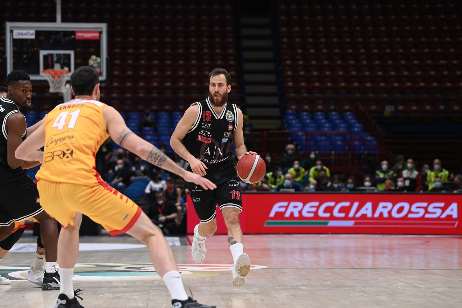 Un momento della gara tra Milano e Pesaro Foto Credits ©Lega Basket/Ciamillo Castoria