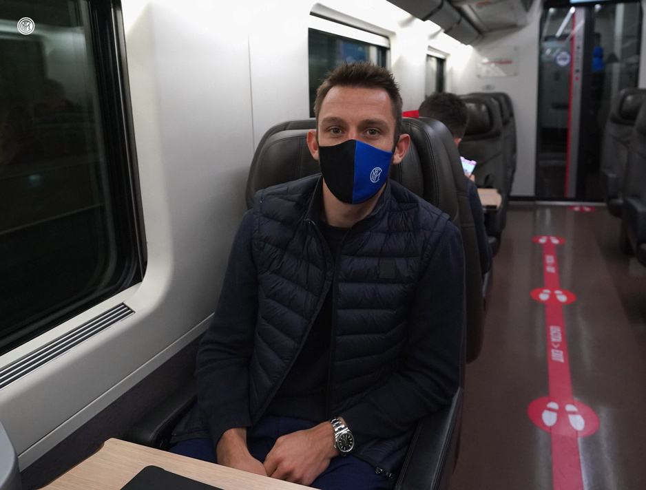 Stefan de Vrij a bordo del Frecciarossa in direzione Firenze, in vista della gara contro la Fiorentina valida per la ventesima giornata di Serie A