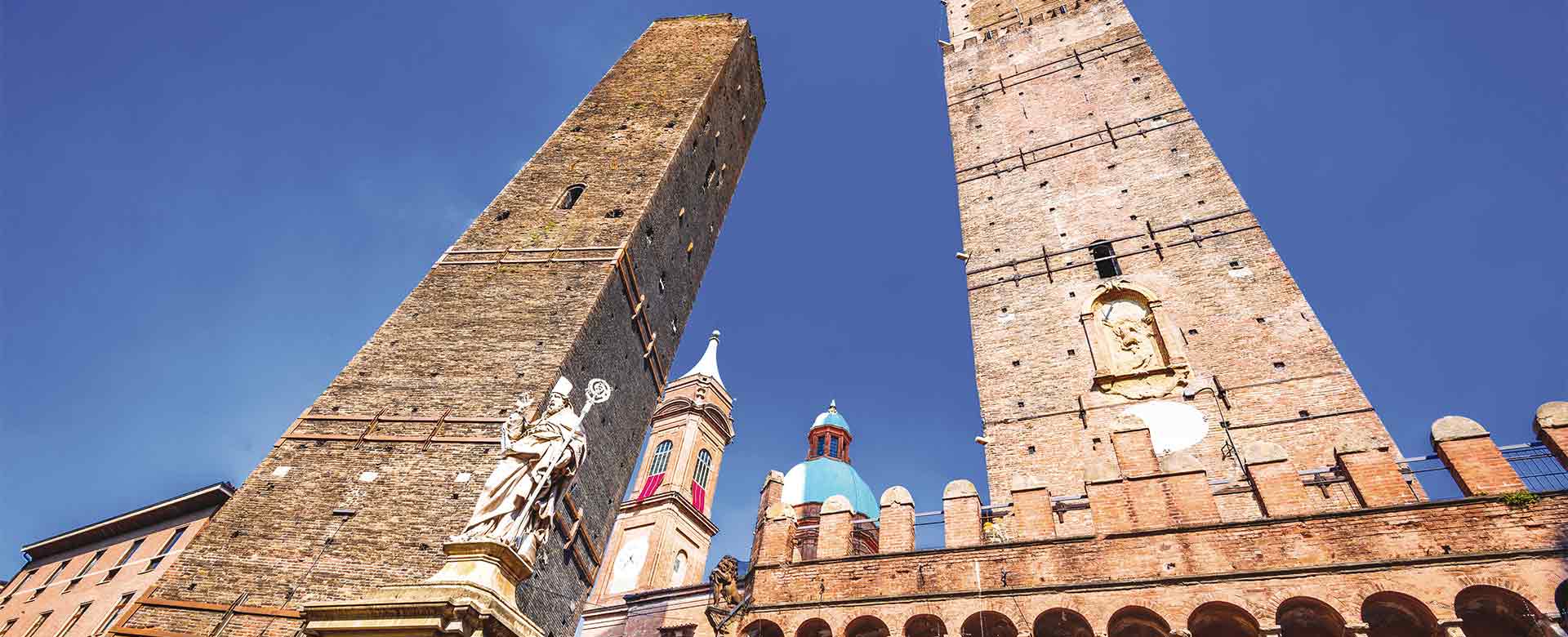 Immagine della torre degli Asinelli e quella della Garisenda, a Bologna