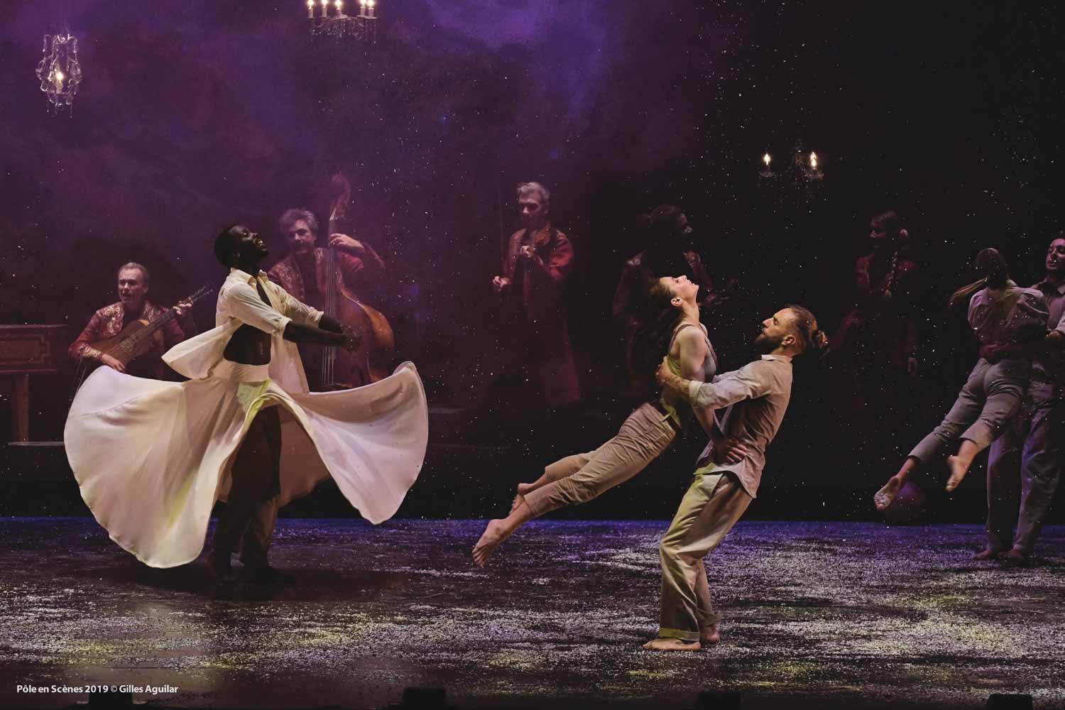 Ballerini durante uno spettacolo de Festival dei Due Mondi di Spoleto