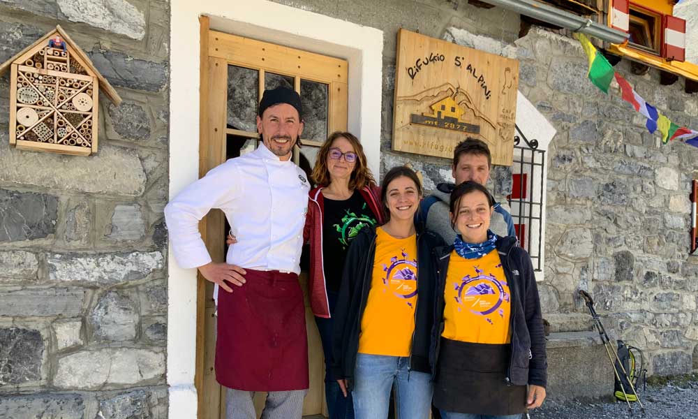 Staff del rifugio Quinto Alpini