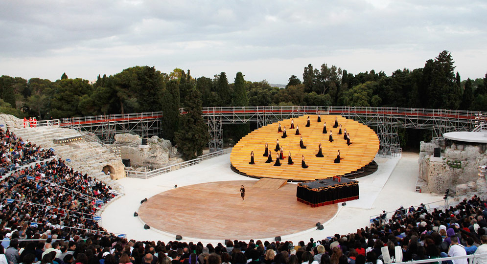 Ultimo allestimento di Baccanti al Teatro Greco di Siracusa, nel 2012 ©Franca Centaro