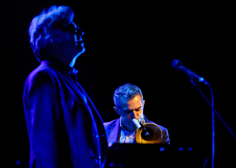 Il trombettista e direttore artistico di Time in Jazz, Paolo Fresu, durante un concerto con Gaetano Curreri ©Giuseppe D'Anna