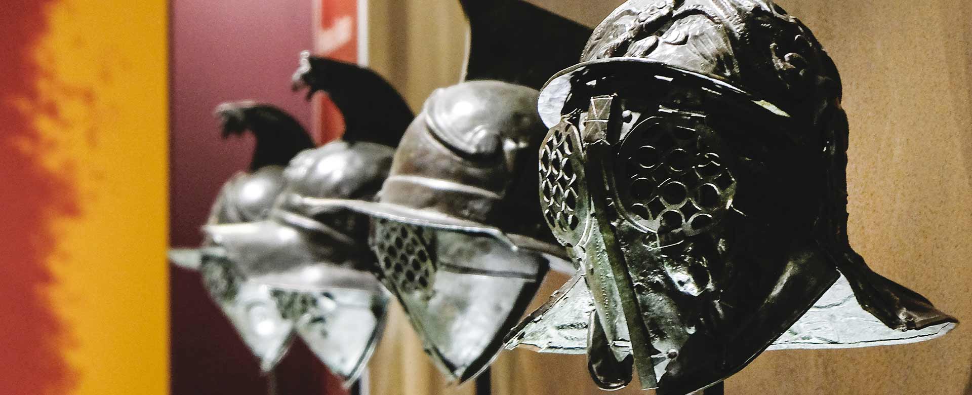Elmi esposti nella mostra Gladiatori al Mann di Napoli
