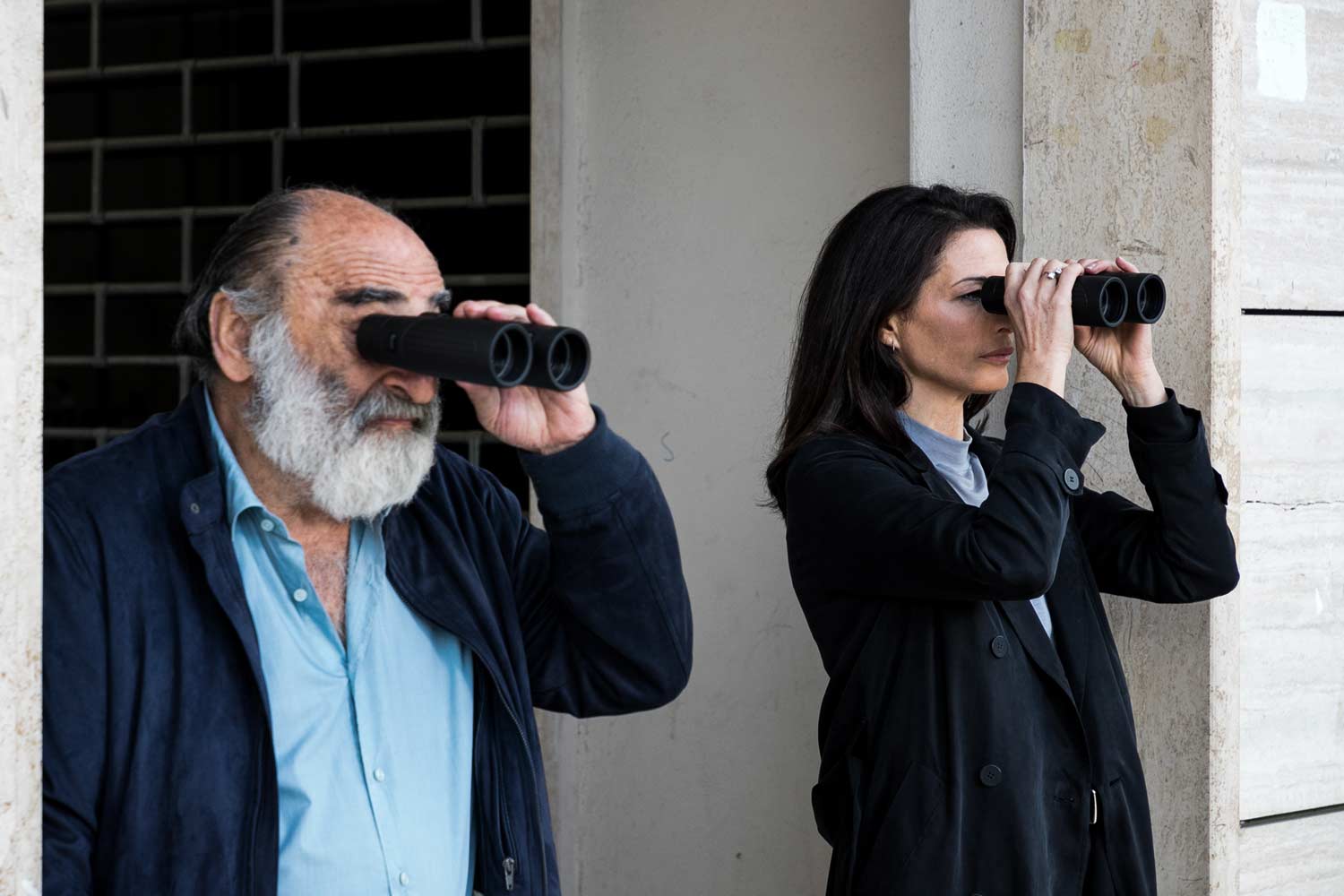 Alessandro Haber ed Eleonora Ivone  in una scena del film Ostaggi