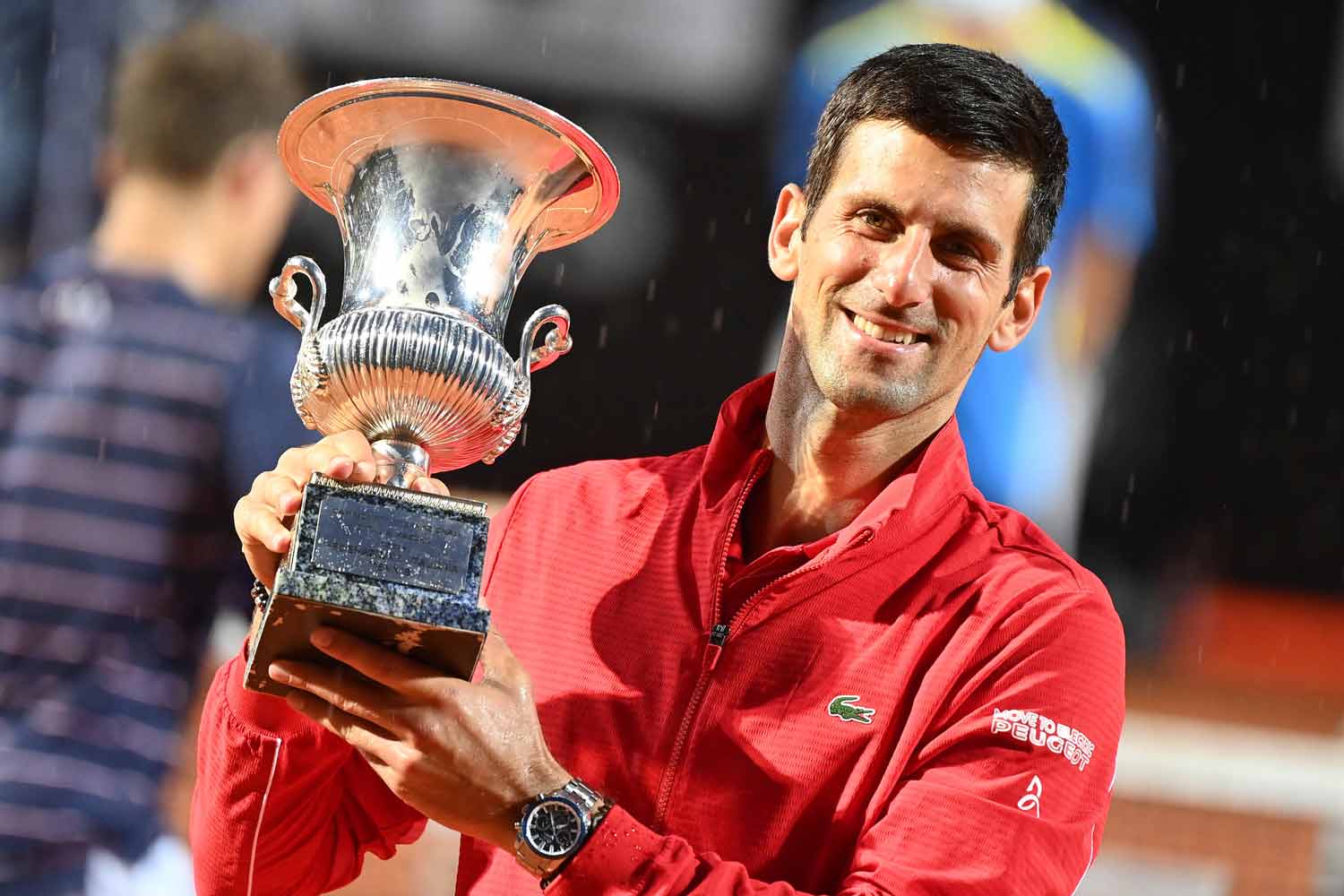 Novak Djokovic con il trofeo degli Internazionali BNL d'Italia 2020 dopo aver vinto la finale contro Diego Schwartzman ©Alfredo Falcone/LaPresse