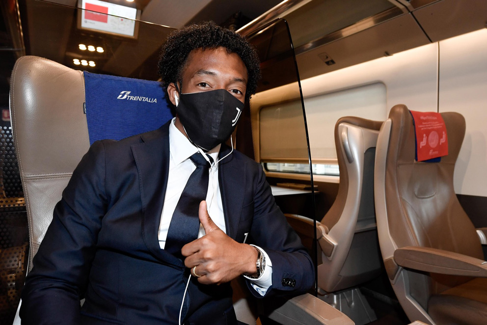 Juan Cuadrado, centrocampista della Juventus, a bordo del Frecciarossa 1000 per Reggio Emilia dove il 19 maggio 2021 si gioca la finale di Coppa Italia