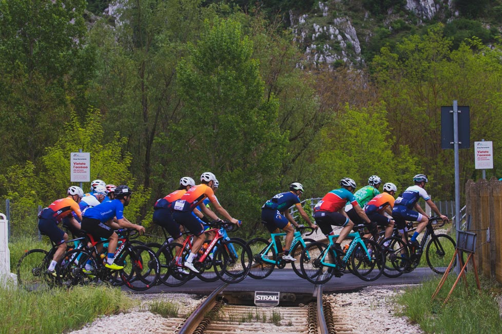 Un momento della nona tappa del Giro E 2021, tra Sulmona e Campo Felice