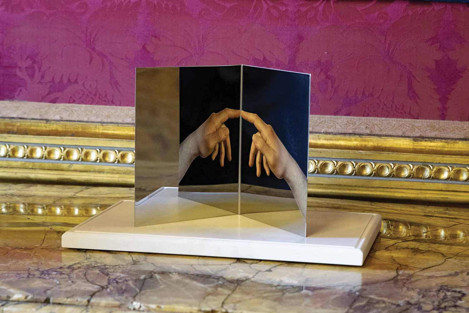 Michelangelo Pistoletto, conTatto (2017)