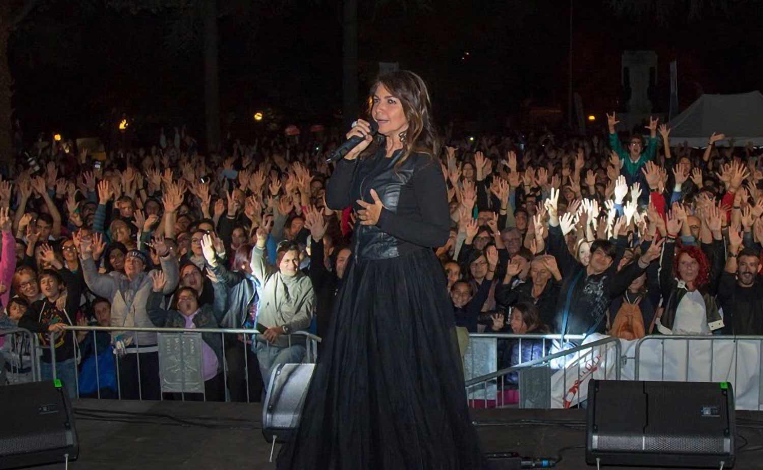 Cristina D’Avena in una delle precedenti edizioni del festival Sulle tracce del drago
