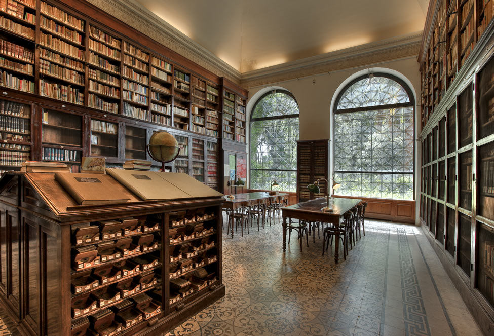 Sala Lettura della Società Geografica Italiana all'interno di Palazzetto Mattei a Villa Celimontana, una delle sedi del Festival della Letteratura di Viaggio