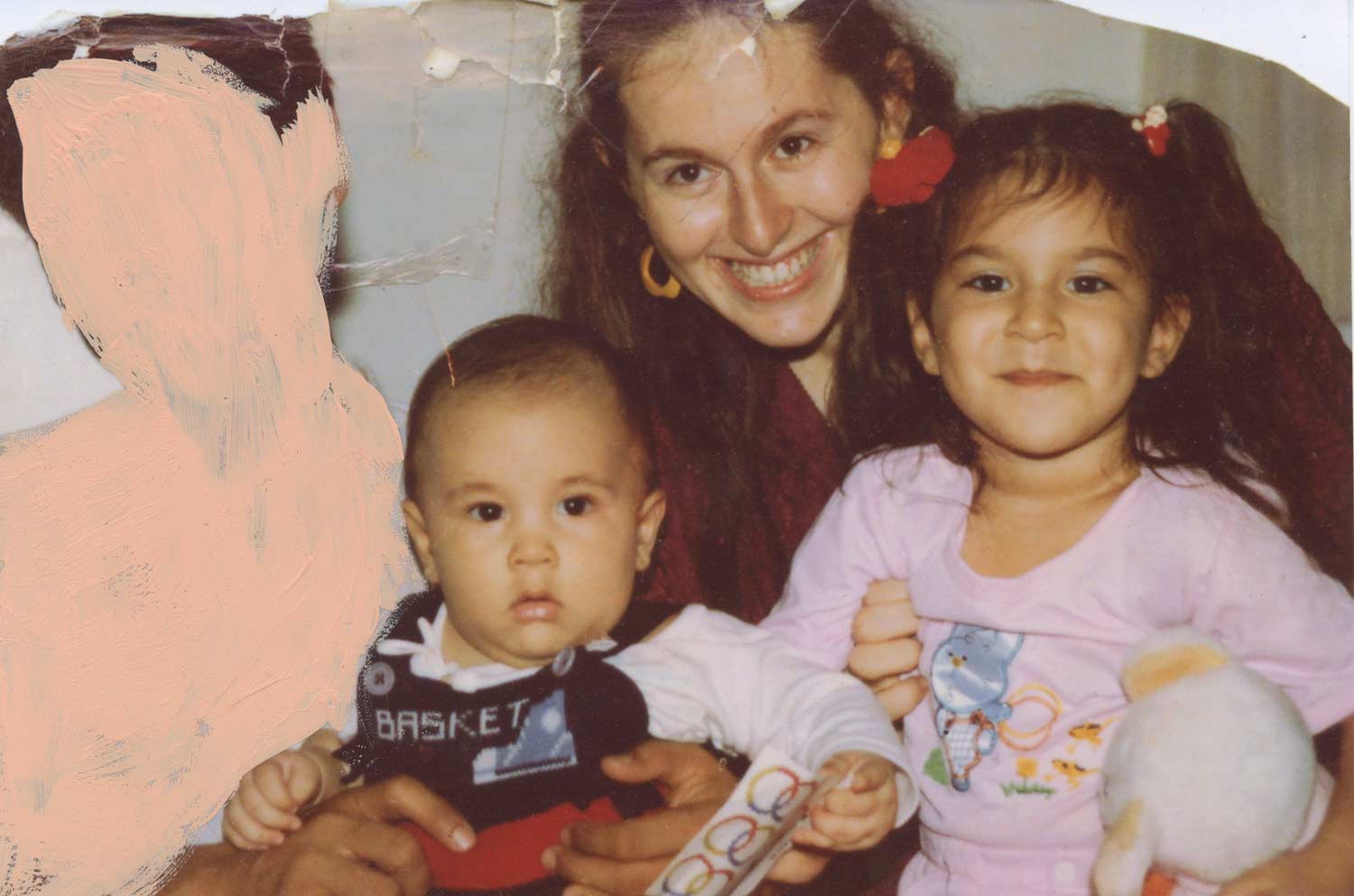 Alba Zari Reimagining the family archive (2017)