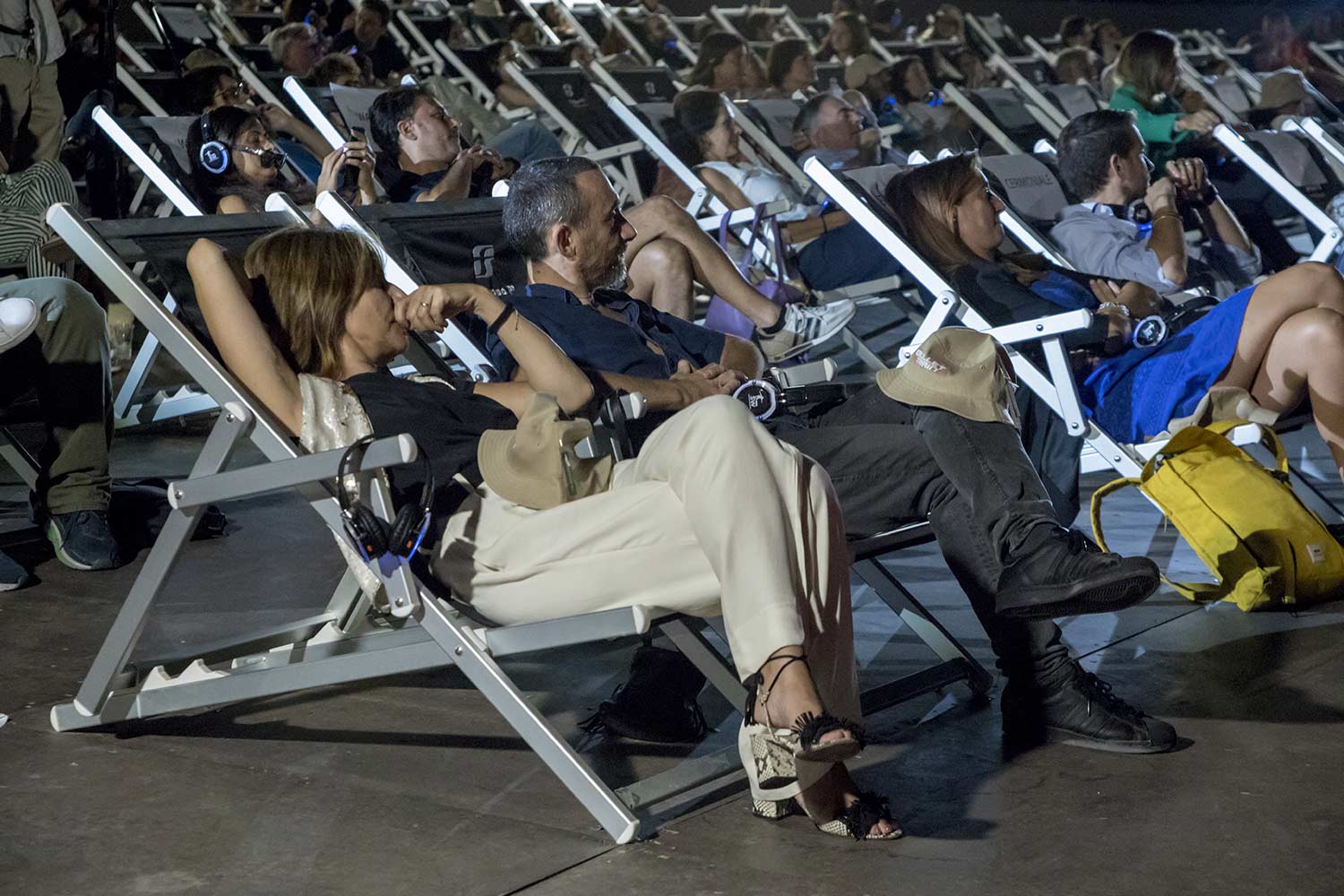 Pubblico del Floating Theatre, rassegna cinematografica a Villa Ada, Roma