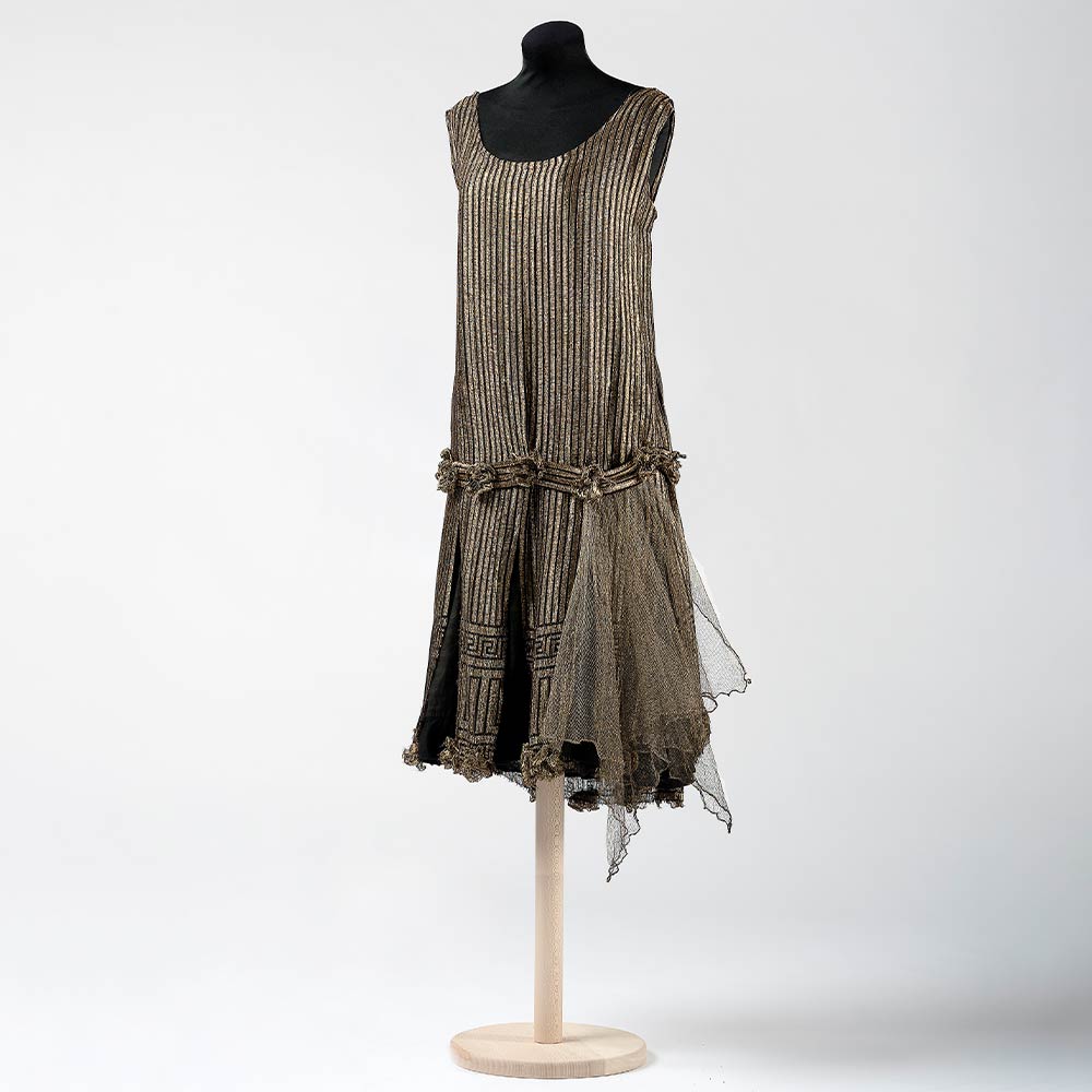 Abito da sera di Maria Bessi Nieri  Francia, 1925 ca. Pizzo meccanico di seta e filato metallico Prato, Museo del Tessuto, inv. n. 20.04.50a  Foto Salvini. Archivio Museo del Tessuto