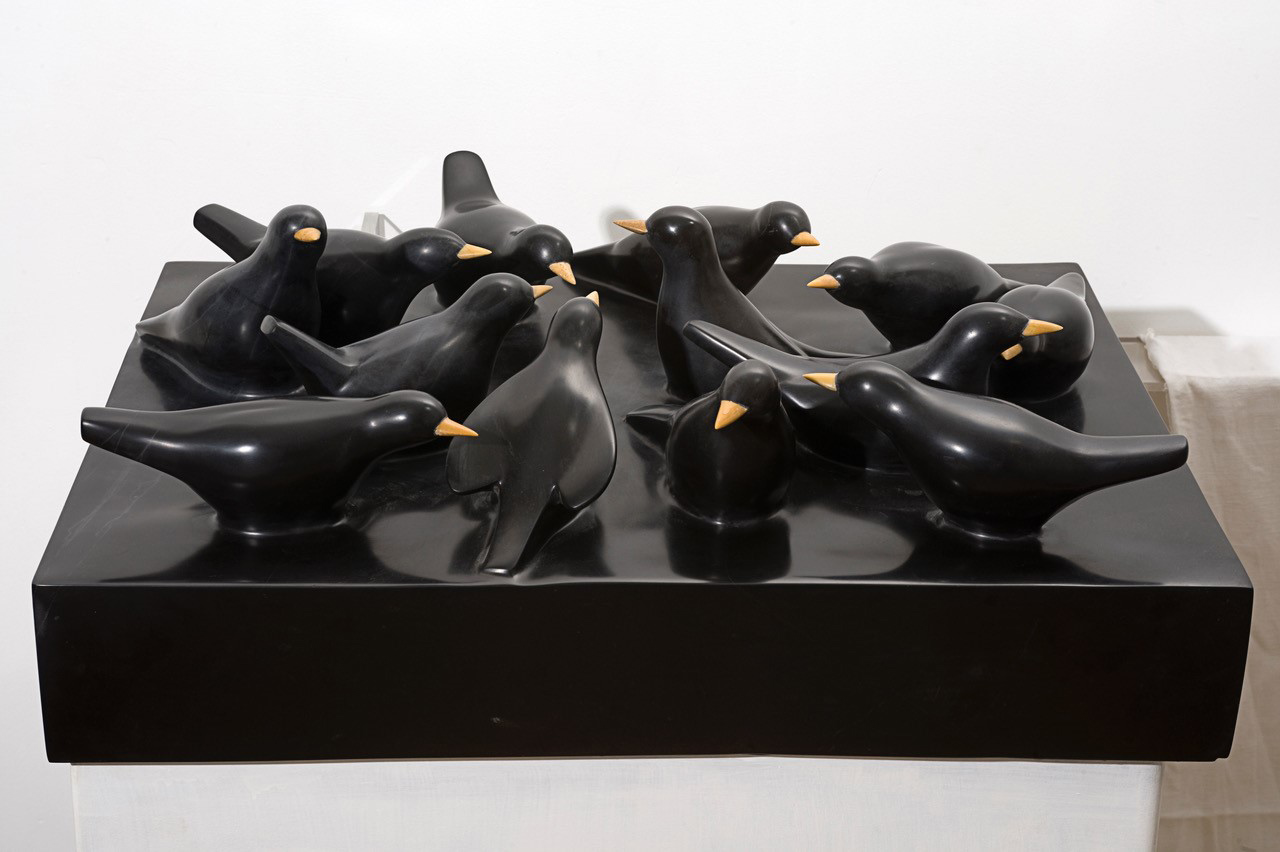 Jessica Carroll, 13 modi di guardare un merlo, marmo nero del Belgio