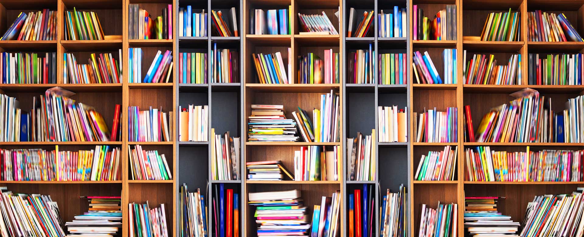 Scaffali con libri
