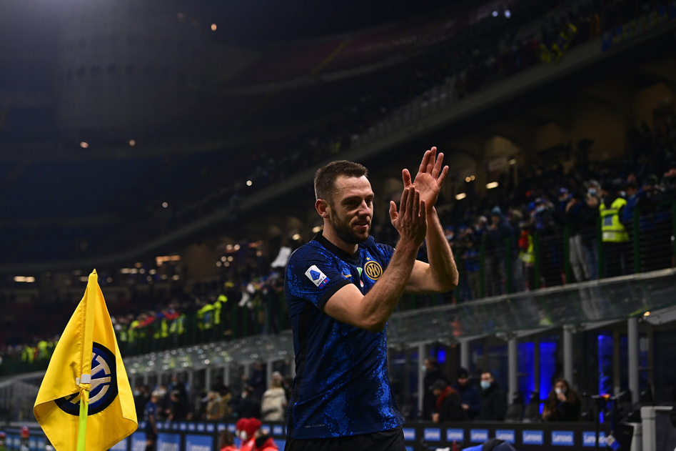 Stefan de Vrij durante la gara Inter-Cagliari di Serie A 2021 ©Mattia Ozbot/Inter