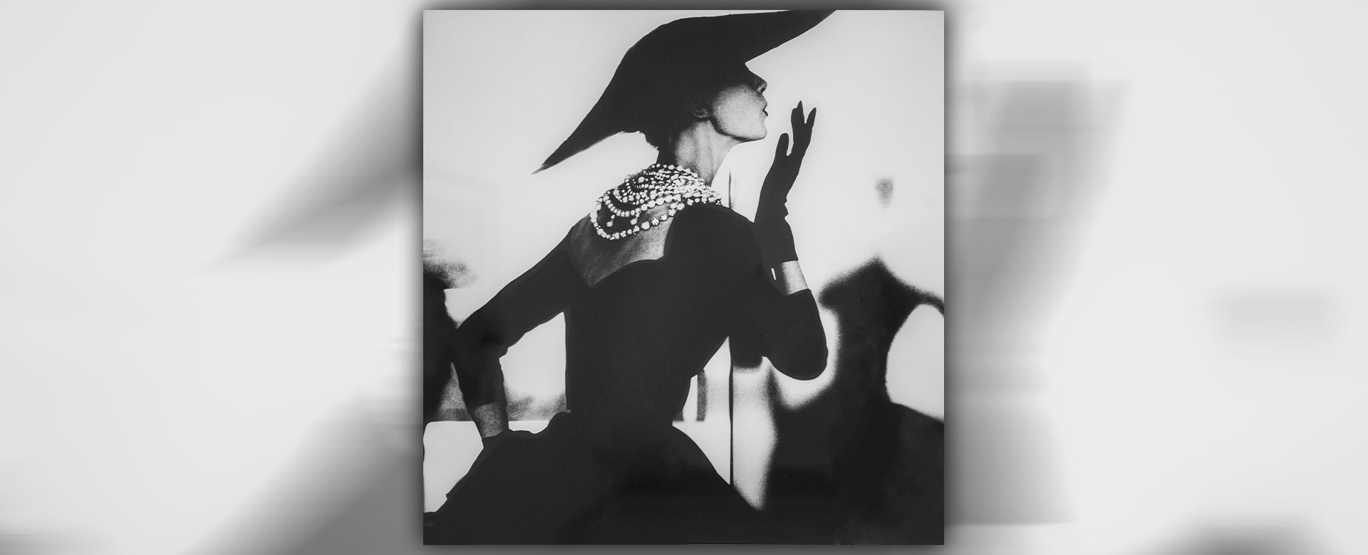 Lillian Bassman Bacio soffiato, Barbara Mullen (1958) Stampa ai sali d'argento, Collezione Julián Castilla