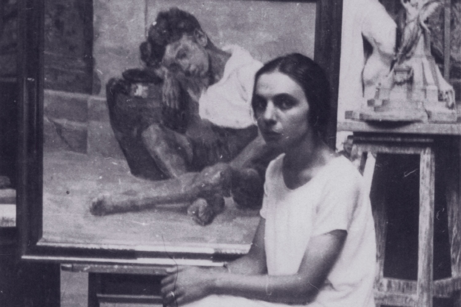 Bice Lazzari, ritratto nello studio, anni ‘20, courtesy Archivio Bice Lazzari