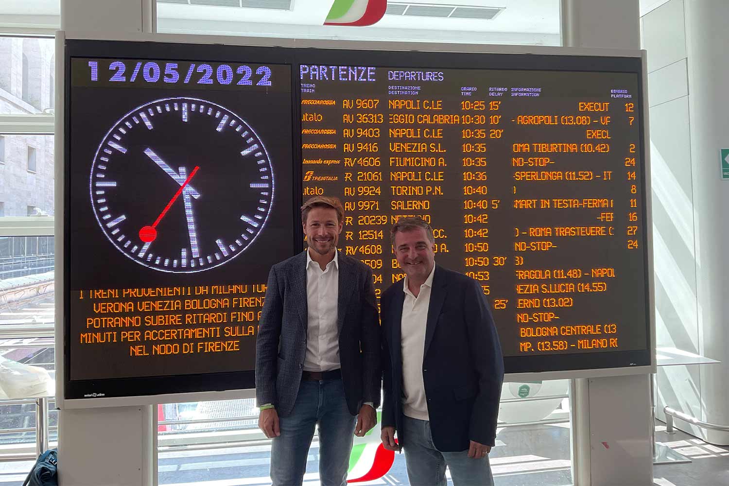 Ossini con il giornalista Andrea Radic nella stazione di Roma Termini