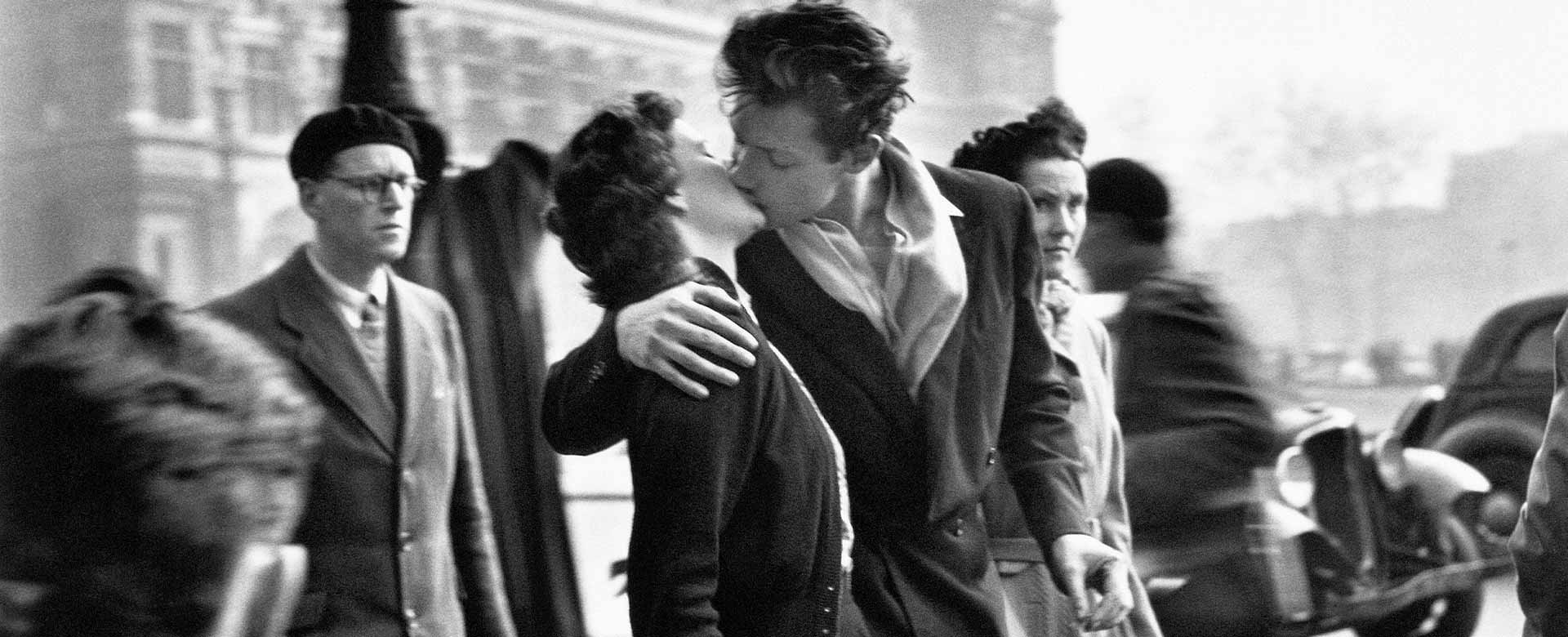Le baiser de l’Hôtel de Ville/Bacio davanti all'hotel De Ville, Parigi (1950)