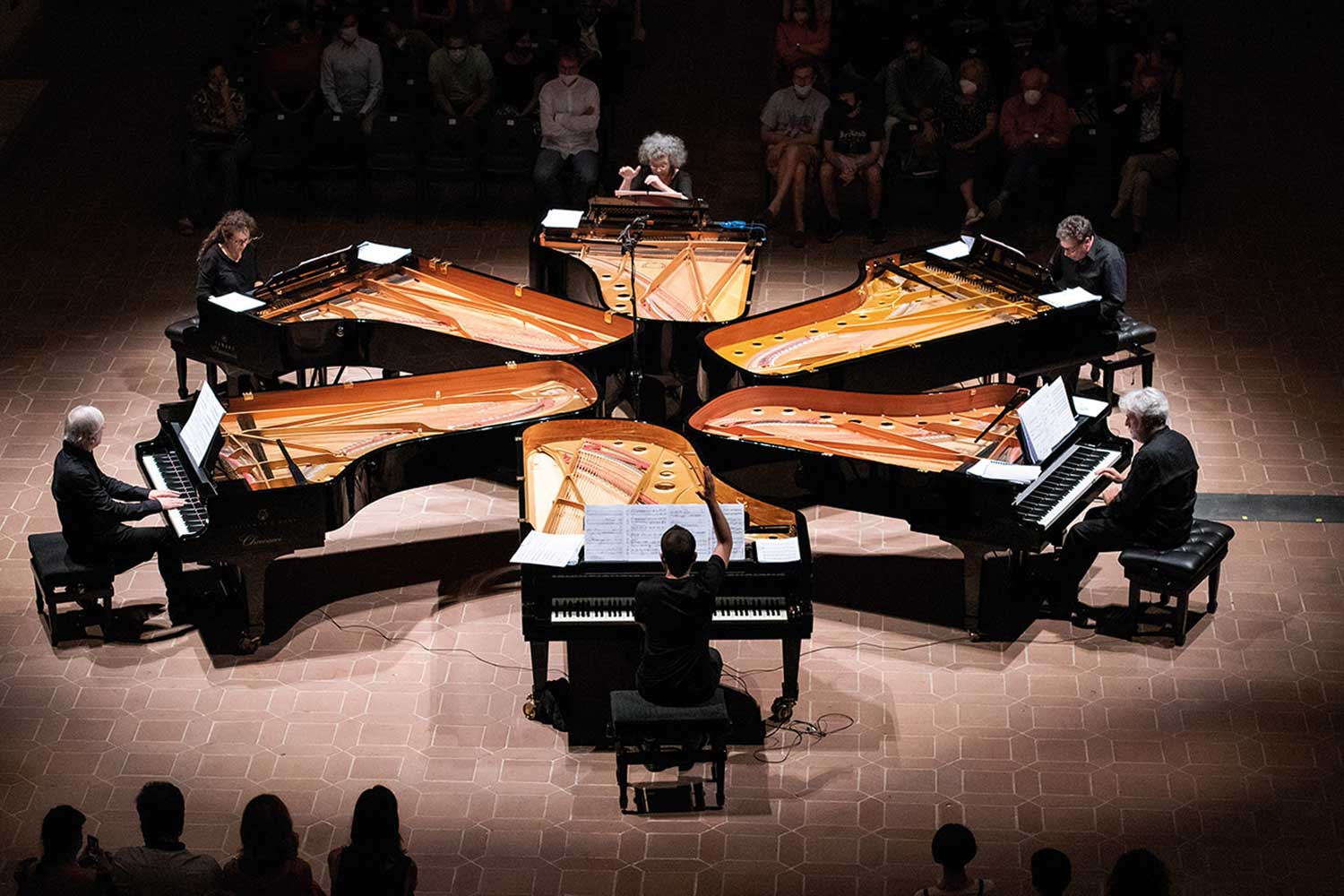 Musicisti che suonano al pianoforte