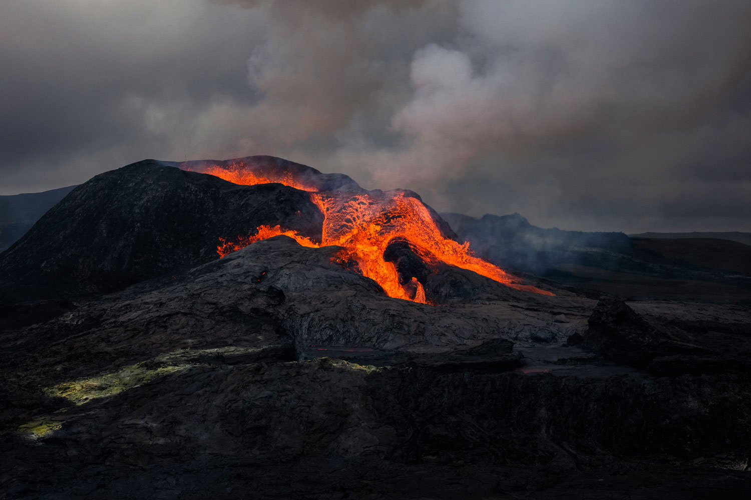L’eruzione del vulcano Fagradalsfjall, penisola di Reykjanes. Islanda (2021)