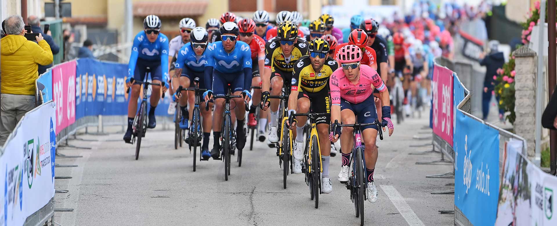 Un momento della gara ciclistica Tirreno-Adriatico del 2021 ©Gian Mattia D'Alberto - LaPresse