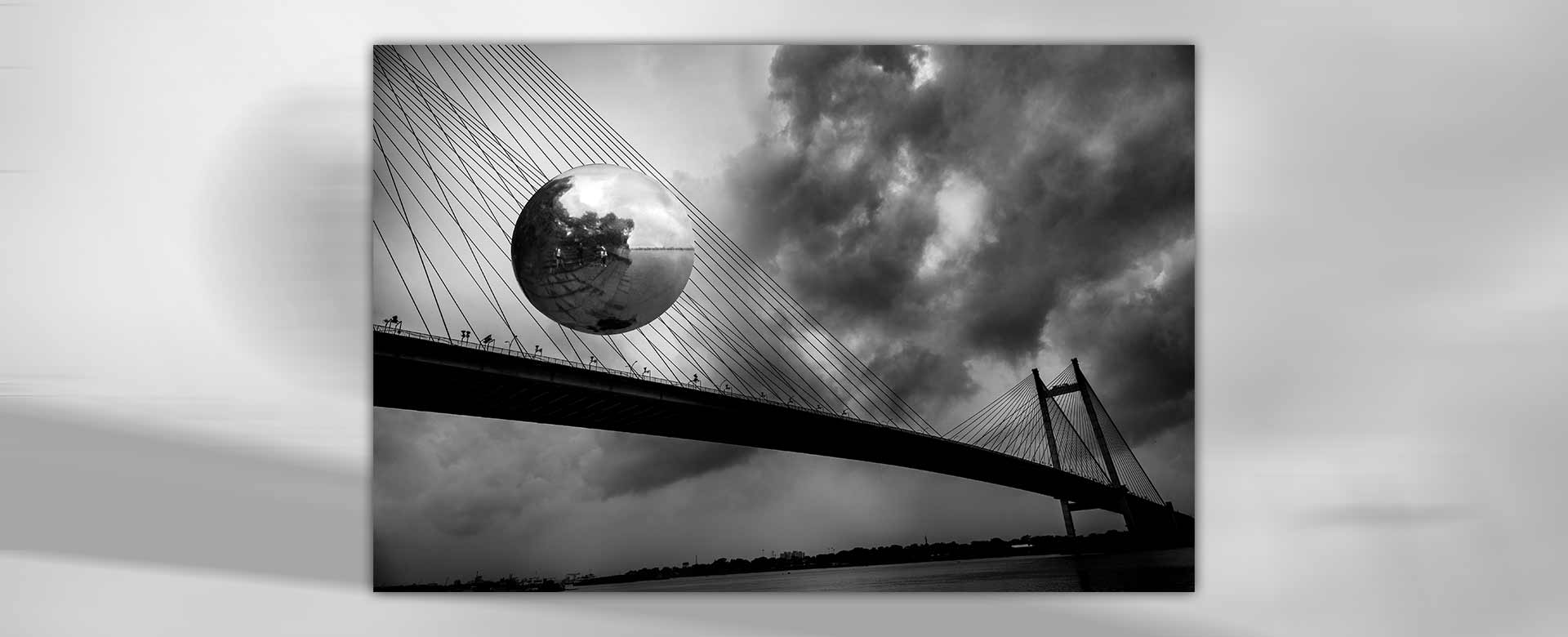 Max Vadukul, SecondHooghly Bridge, from the series The Witness, Kolkata (India), 2019