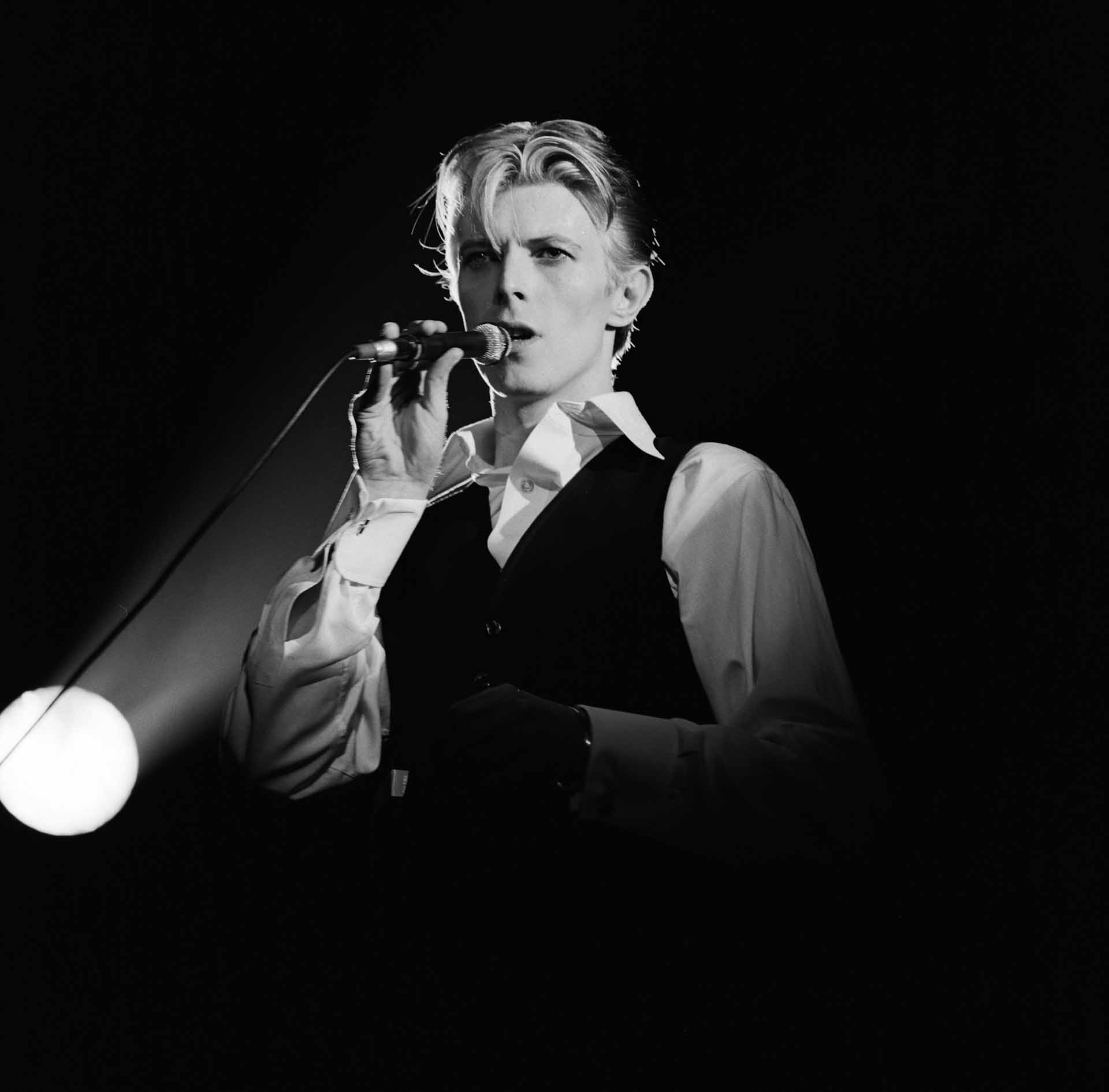 David Bowie live a Berlino (1976) © Andrew Kent