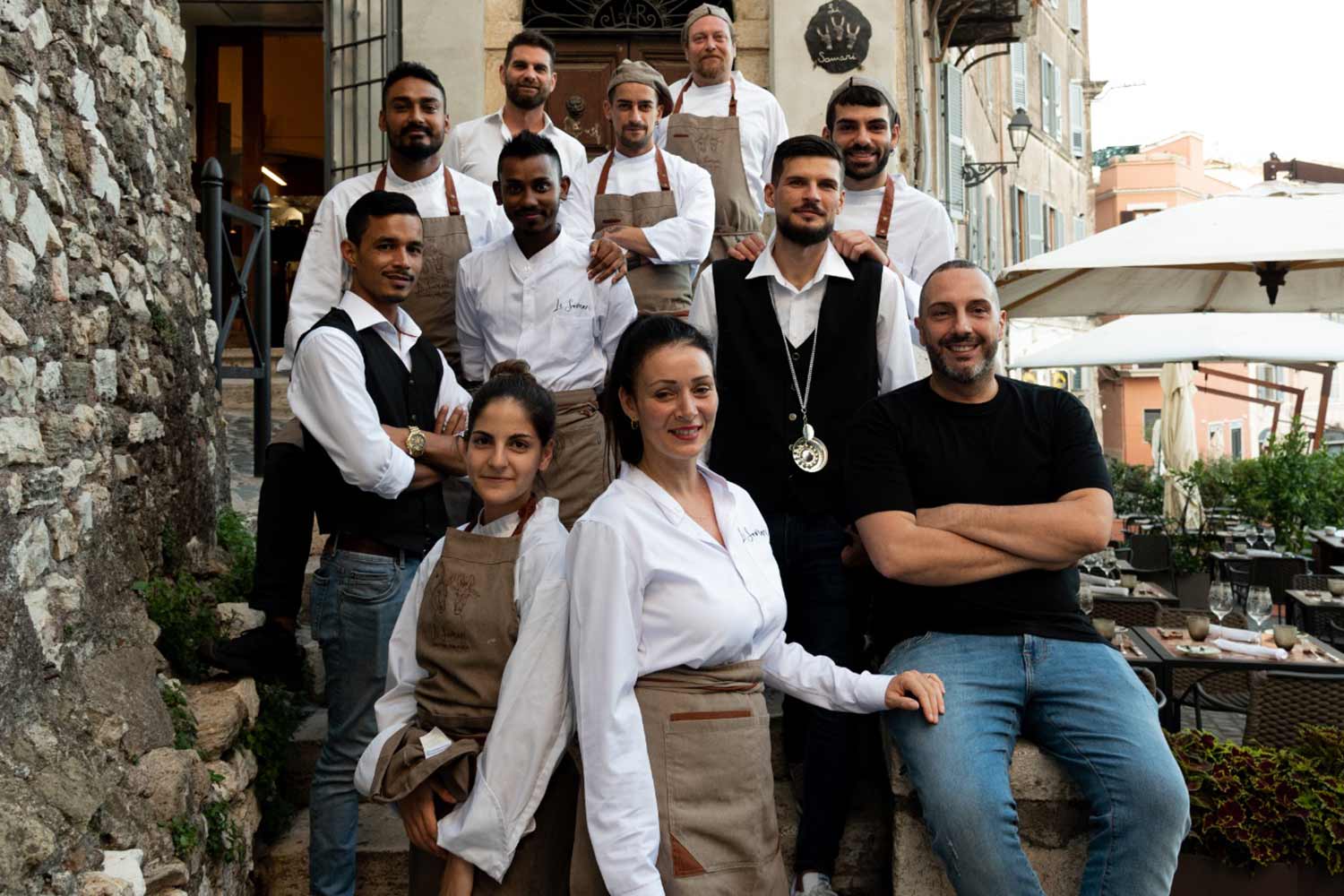 Il personale del ristorante "Li Somari"