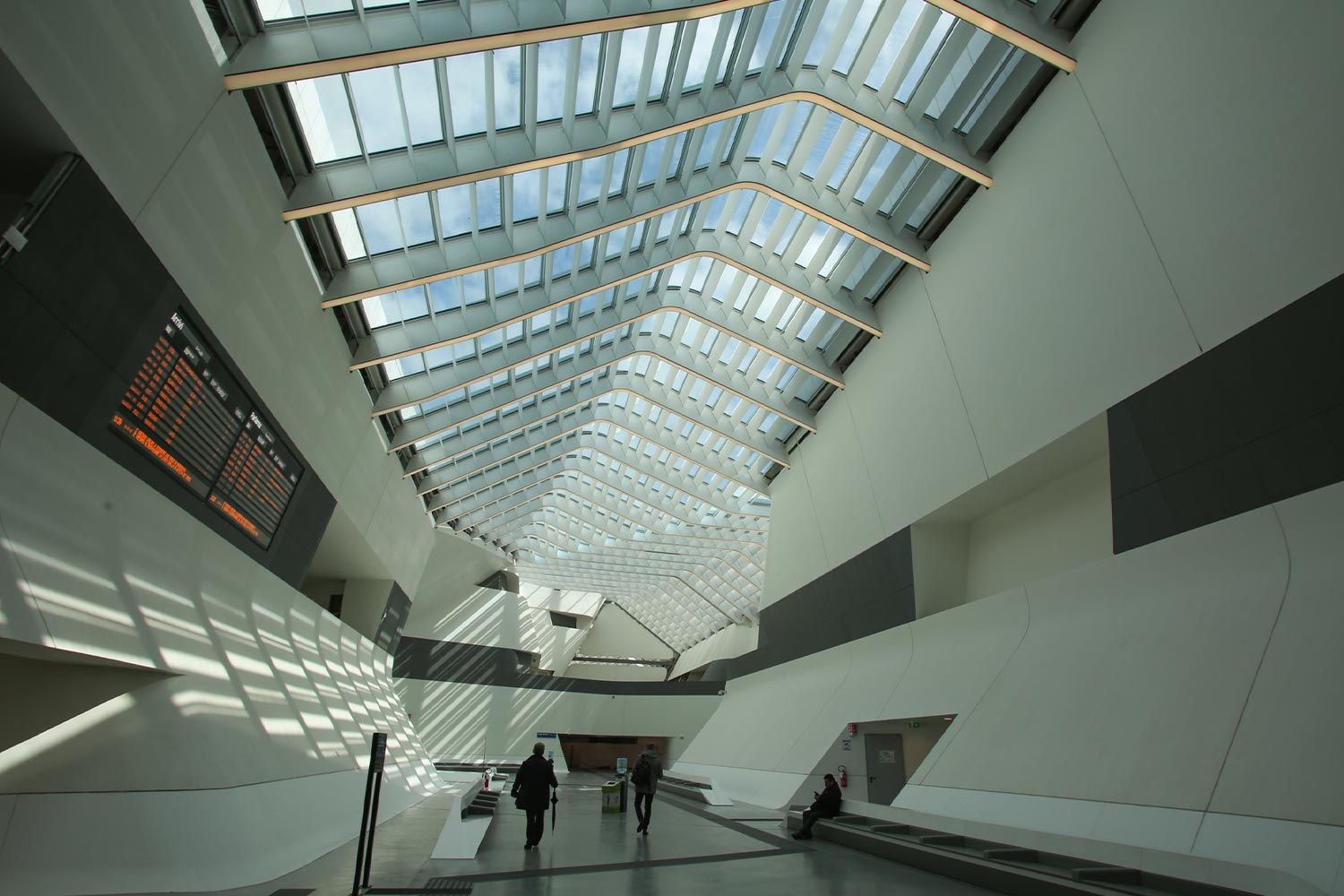 Interno della stazione Napoli Afragola