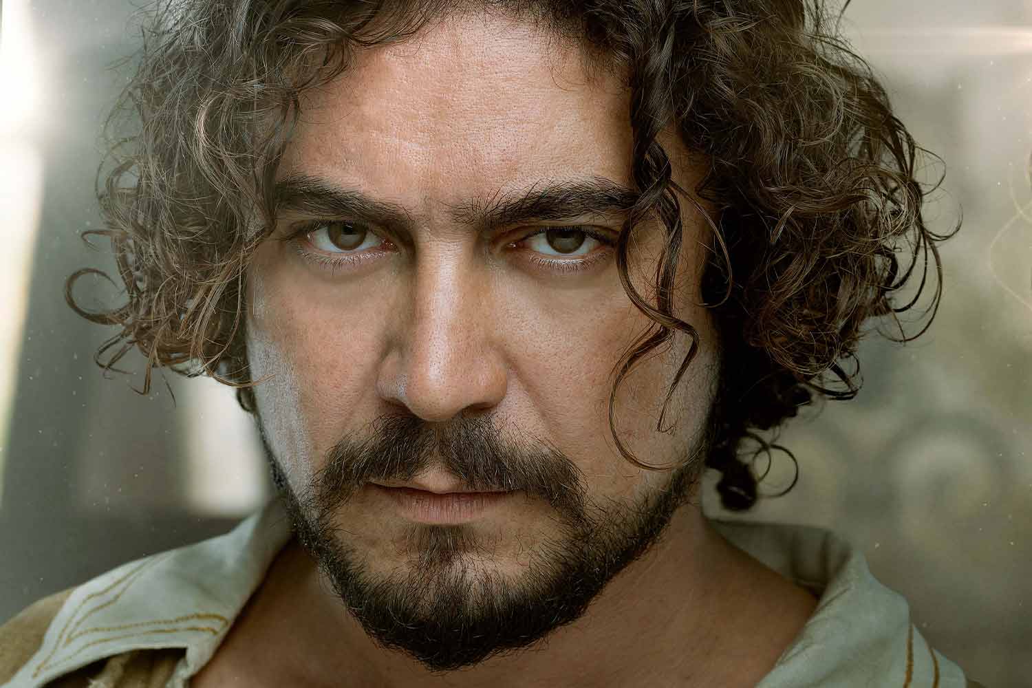 Riccardo Scamarcio nel film L’ombra di Caravaggio