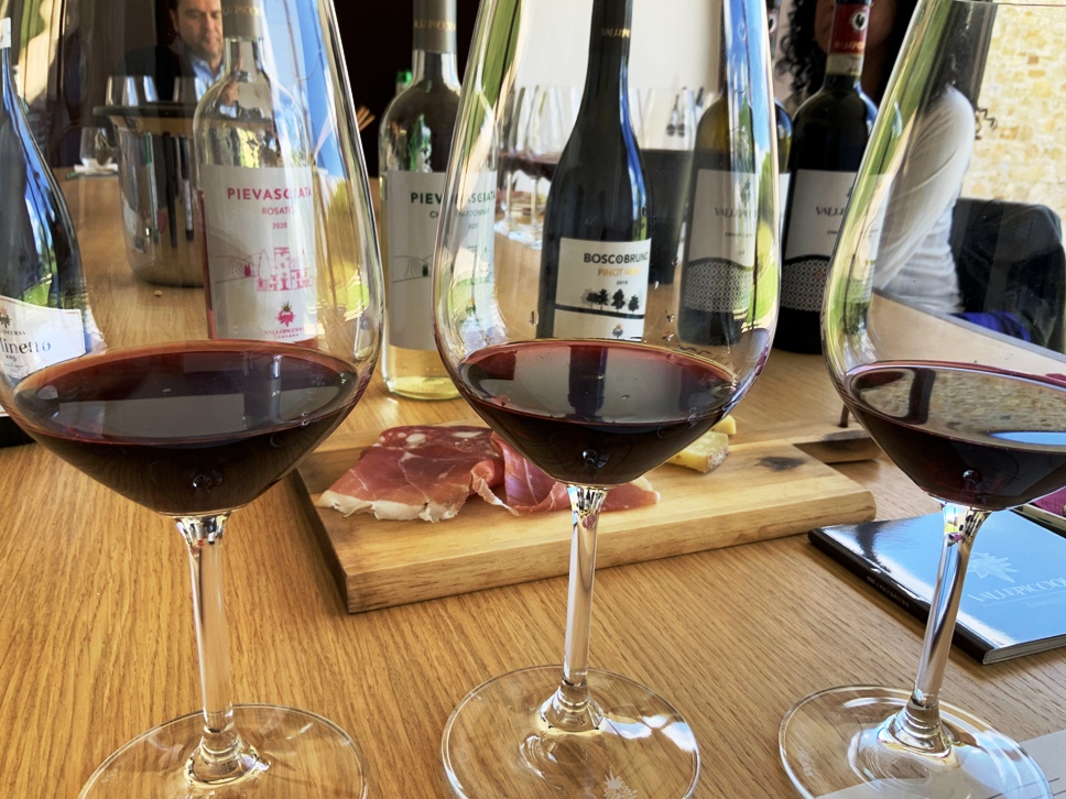 Calici con vino