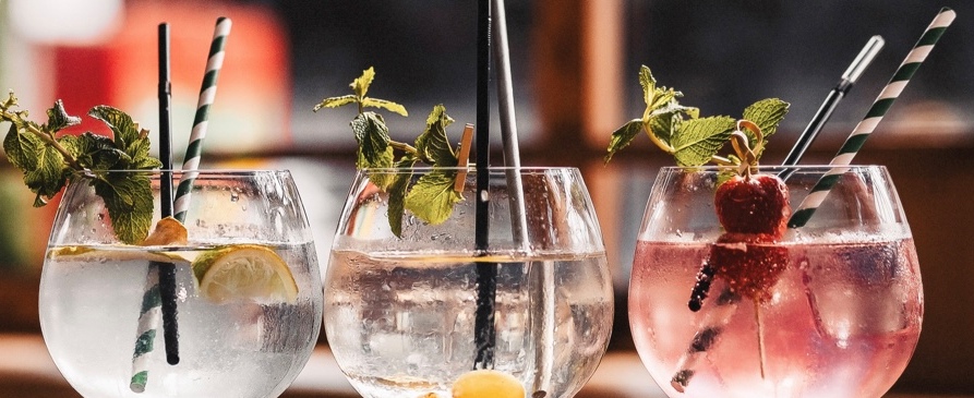 Bicchieri con cocktail