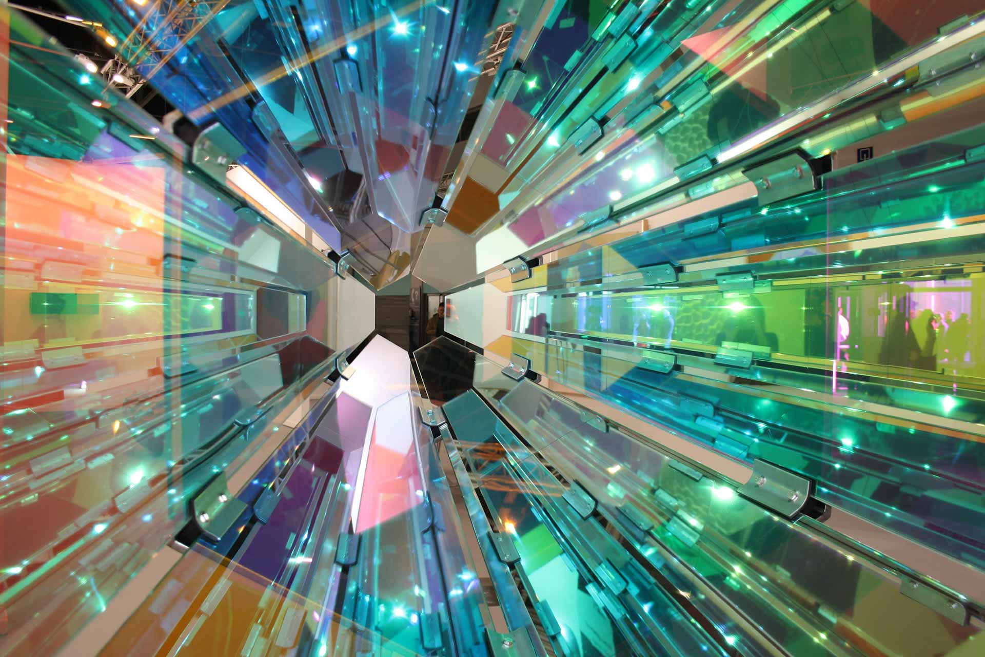Olafur Eliasson Colour spectrum kaleidoscope (2003) © Sofía Corrales  - Courtesy of the artist; neugerriemschneider, Berlin; Tanya Bonakdar Gallery, New York; Galería Elvira Gonzalez, Madrid