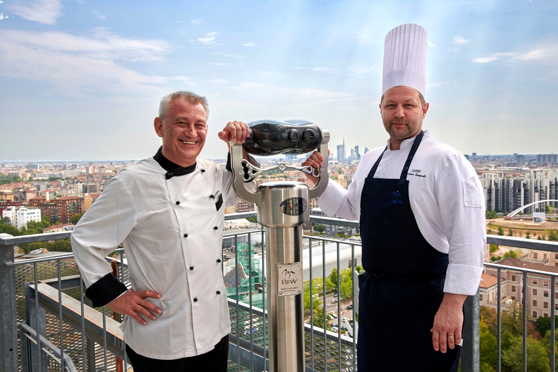 Foto di gruppo con due Chef