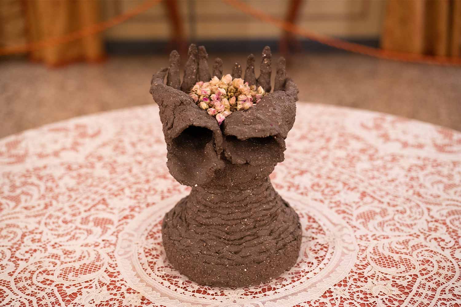 La creazione Effleurement, di Florian Mermin, nella mostra Es-senze al Museo di Palazzo Mocenigo
