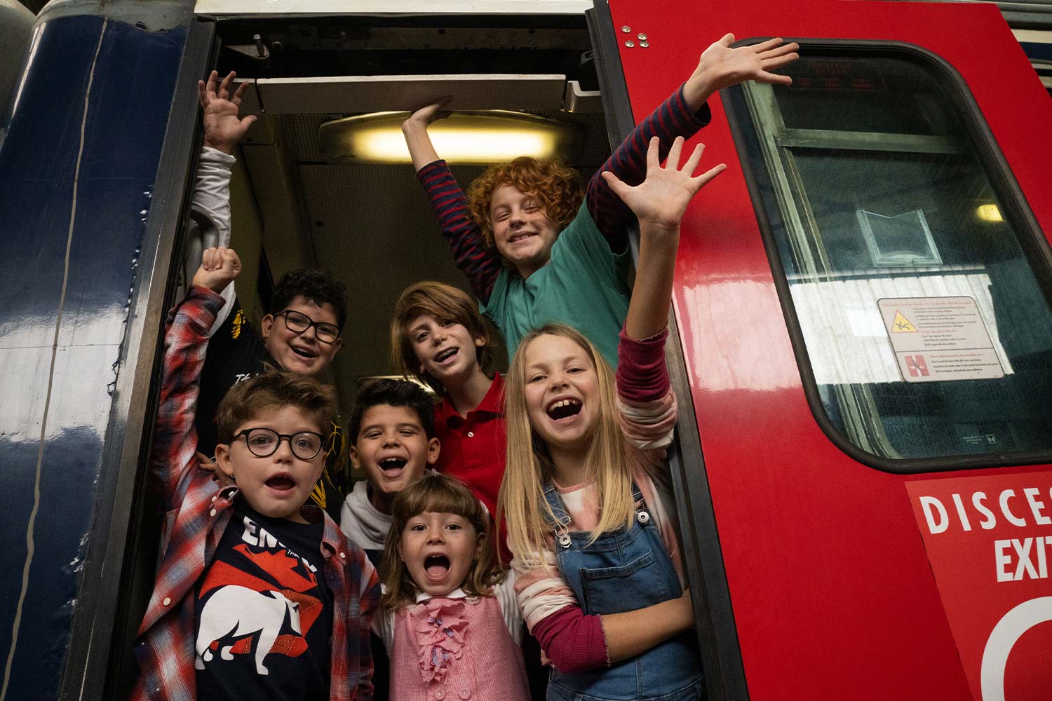 Leone Girlanda, Laline Cafaro, Davide Paoletti, Antonio Zumbo, Daniele Saitta, Lorenzo Gentile e Irene Koka sul set del film "Tutti a bordo!" di Luca Miniero ©Gianni Fiorito