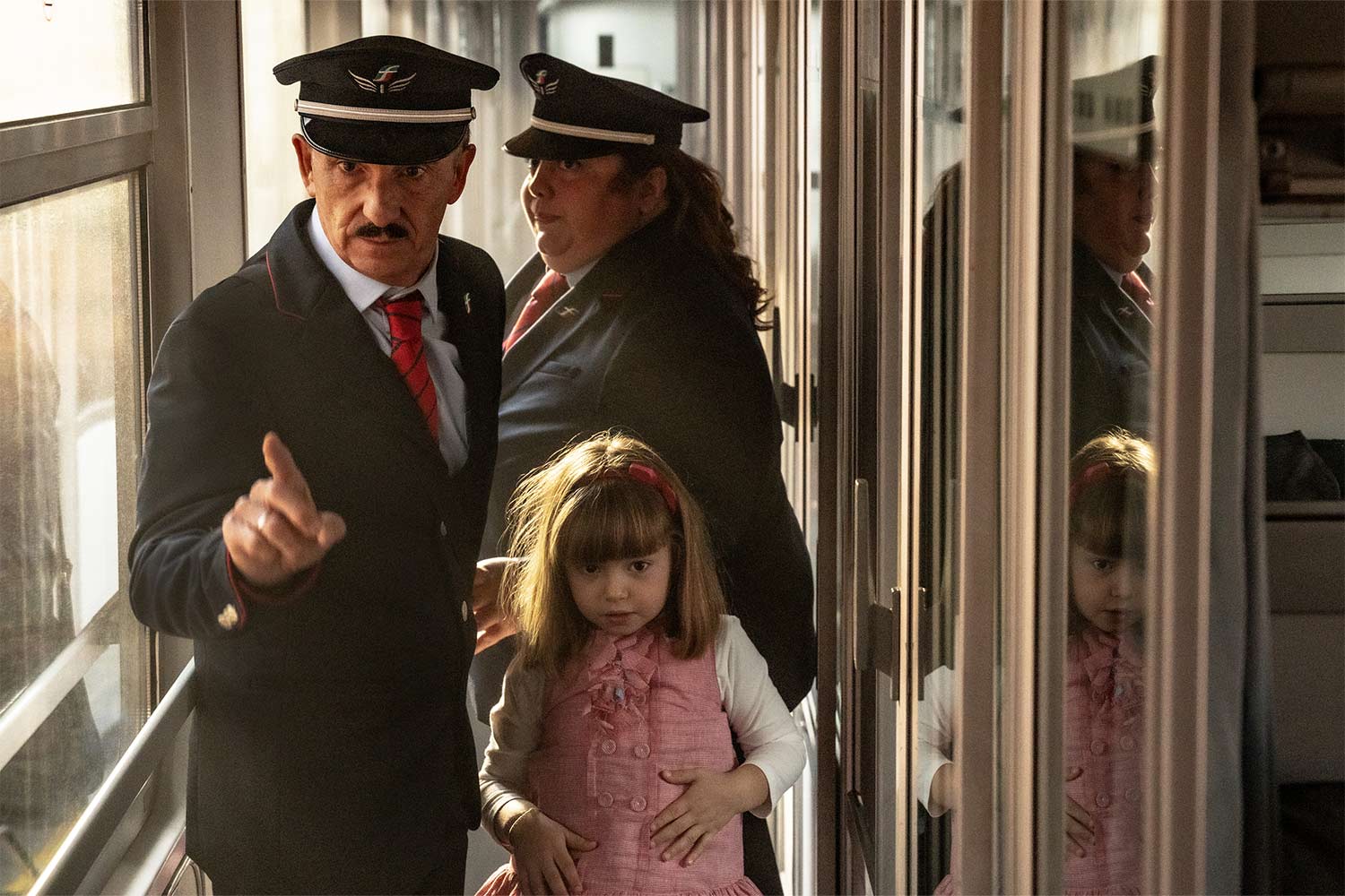 Carlo Buccirosso, Viviana Cangiano e Irene Koka sul set del film "Tutti a bordo!" di Luca Miniero ©Gianni Fiorito