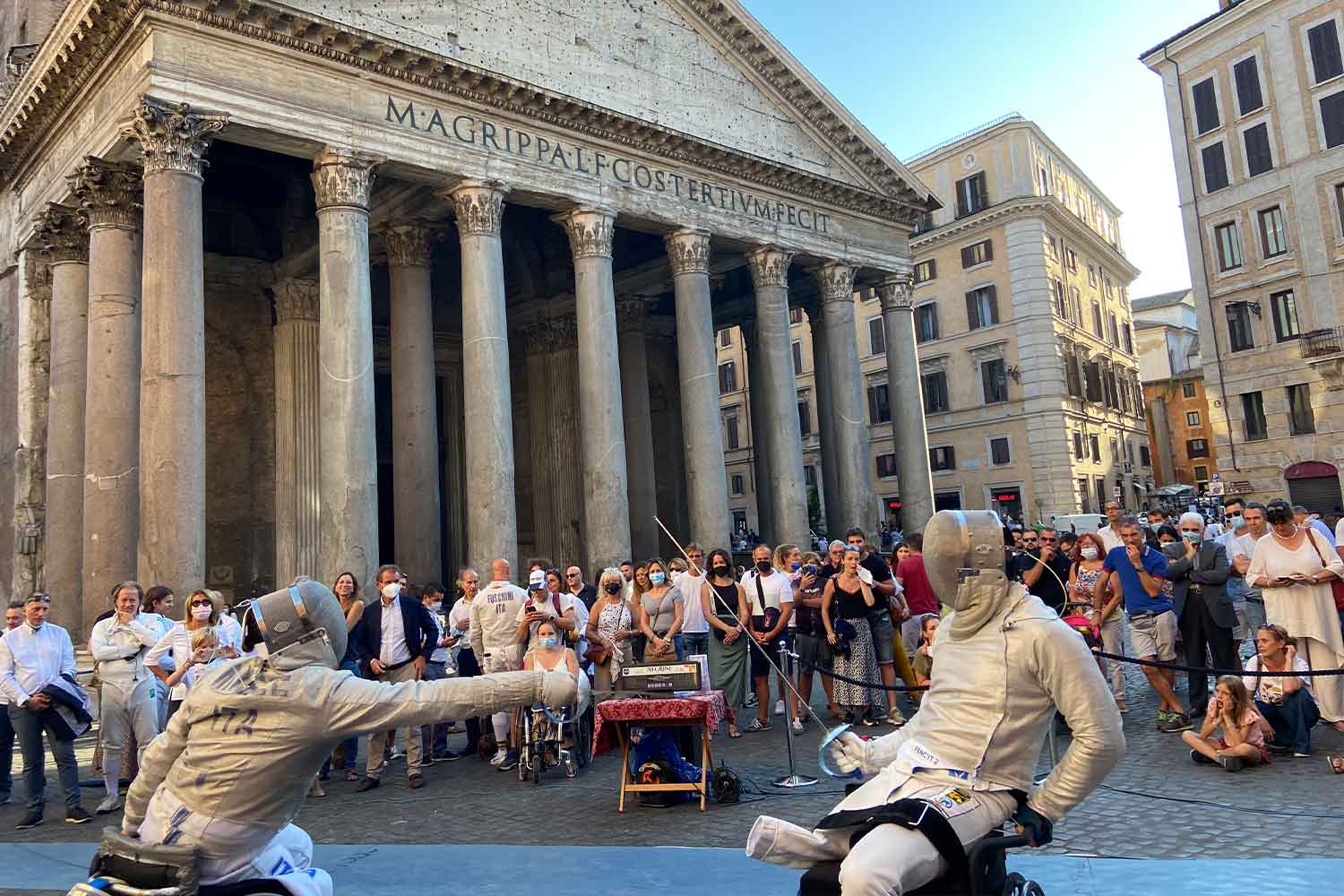 Due atleti si sfidano durante la manifestazione "A fil di spada"