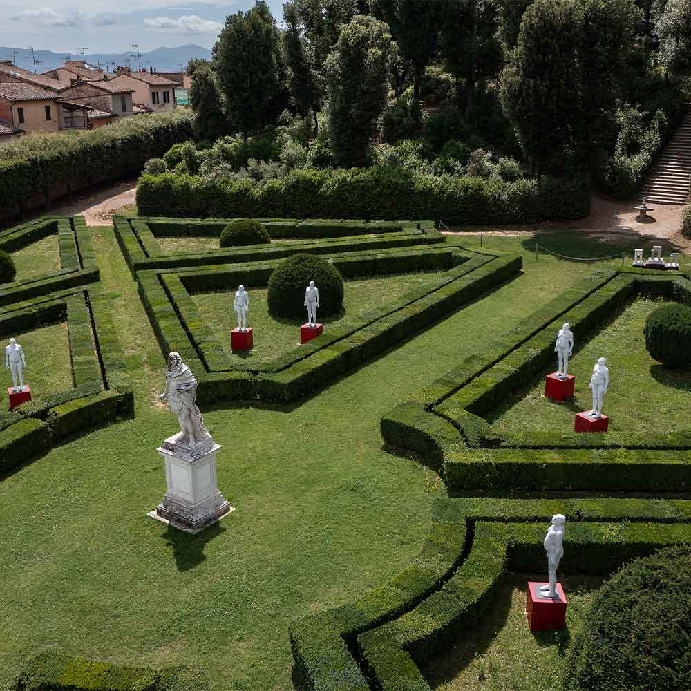 veduta aerea del parco con sculture